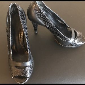 Jill Stuart black leather peep toe heels